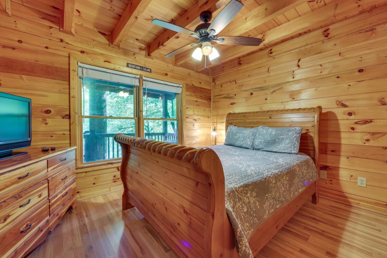 Riverfront Ellijay Cabin With Deck And Pool Access! Eksteriør bilde