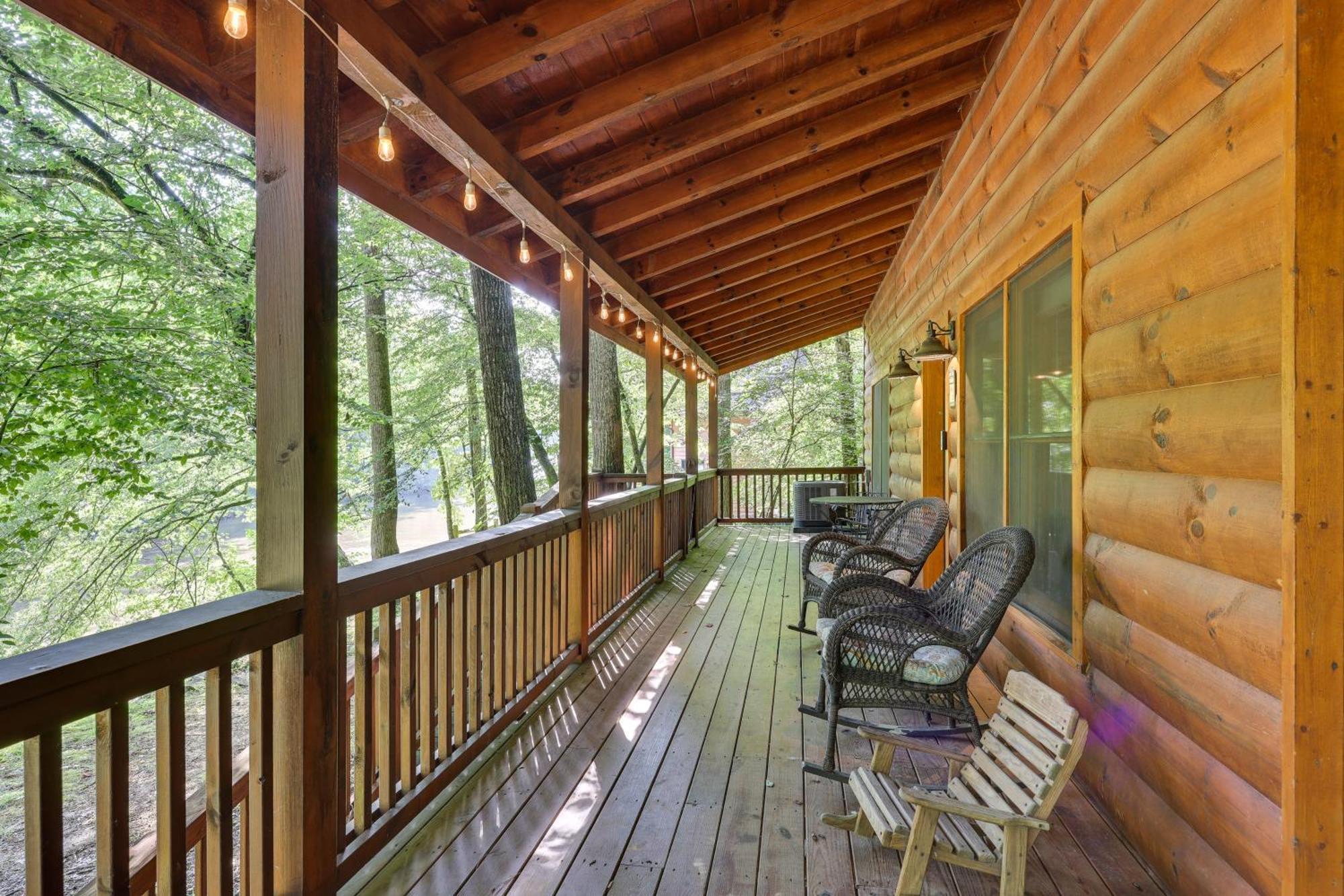 Riverfront Ellijay Cabin With Deck And Pool Access! Eksteriør bilde