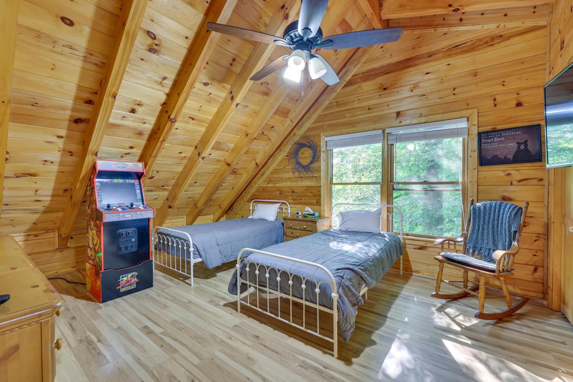 Riverfront Ellijay Cabin With Deck And Pool Access! Eksteriør bilde