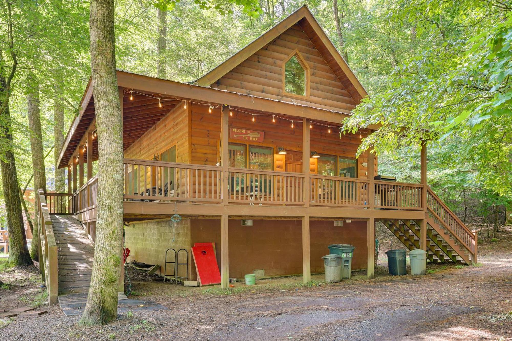 Riverfront Ellijay Cabin With Deck And Pool Access! Eksteriør bilde