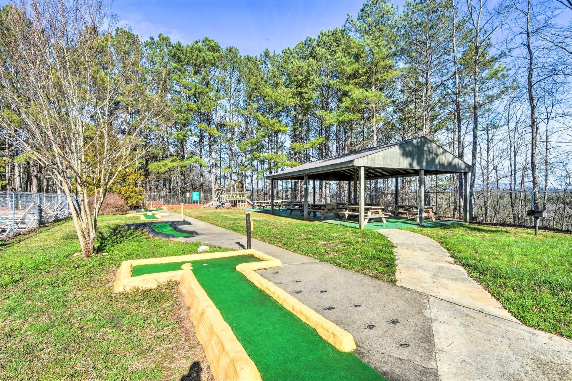 Riverfront Ellijay Cabin With Deck And Pool Access! Eksteriør bilde